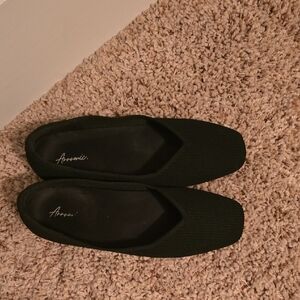 Women's Black Ballet Flats EUC (#17)